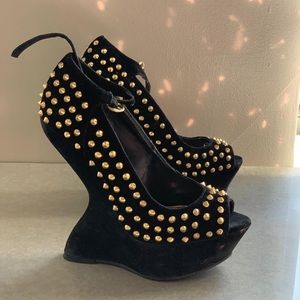 Steve Madden suede platform with studs